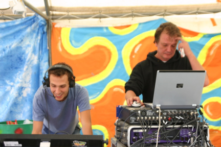Photo 21 sur 30, Radio, Graphisme, Photos et Internet