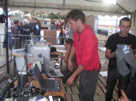 Photo 14 sur 30, Radio, Graphisme, Photos et Internet