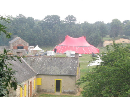 Photo 56 sur 68, Le chapiteau rouge et noir