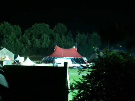 Photo 17 sur 68, Le chapiteau rouge et noir