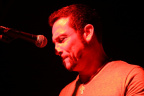musicien chanteur grosplan
