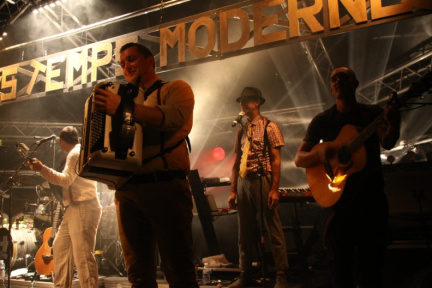 Photo 8 sur 69, HK & Les Saltimbanks le 24 aout 2012